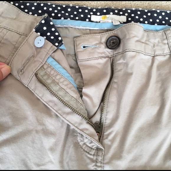 Boden Helena Khaki Chino 9” Shorts-10 - Picture 2 of 9